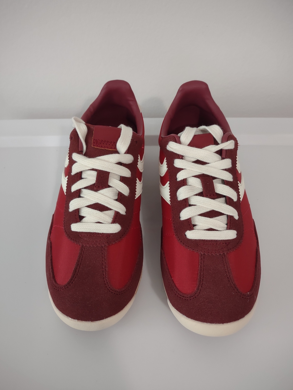 No Boundaries Women's Burgundy and White Retro Sneakers Size 8 - Picture 2 of 7